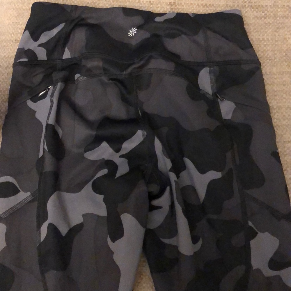 Athleta Camo Leggings! Great condition!!